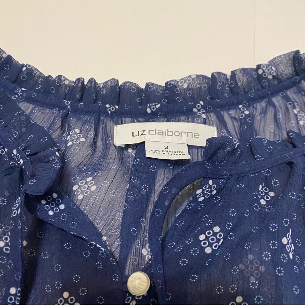 ⭐️ Liz Claiborne top. Blue and white, size small - Picture 5 of 7